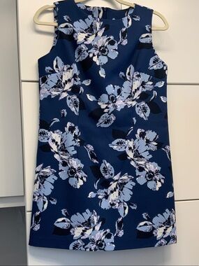 ***SOLDE**Mario Serrani Navy Floral Shift Dress with Light Blue Blooms and Black